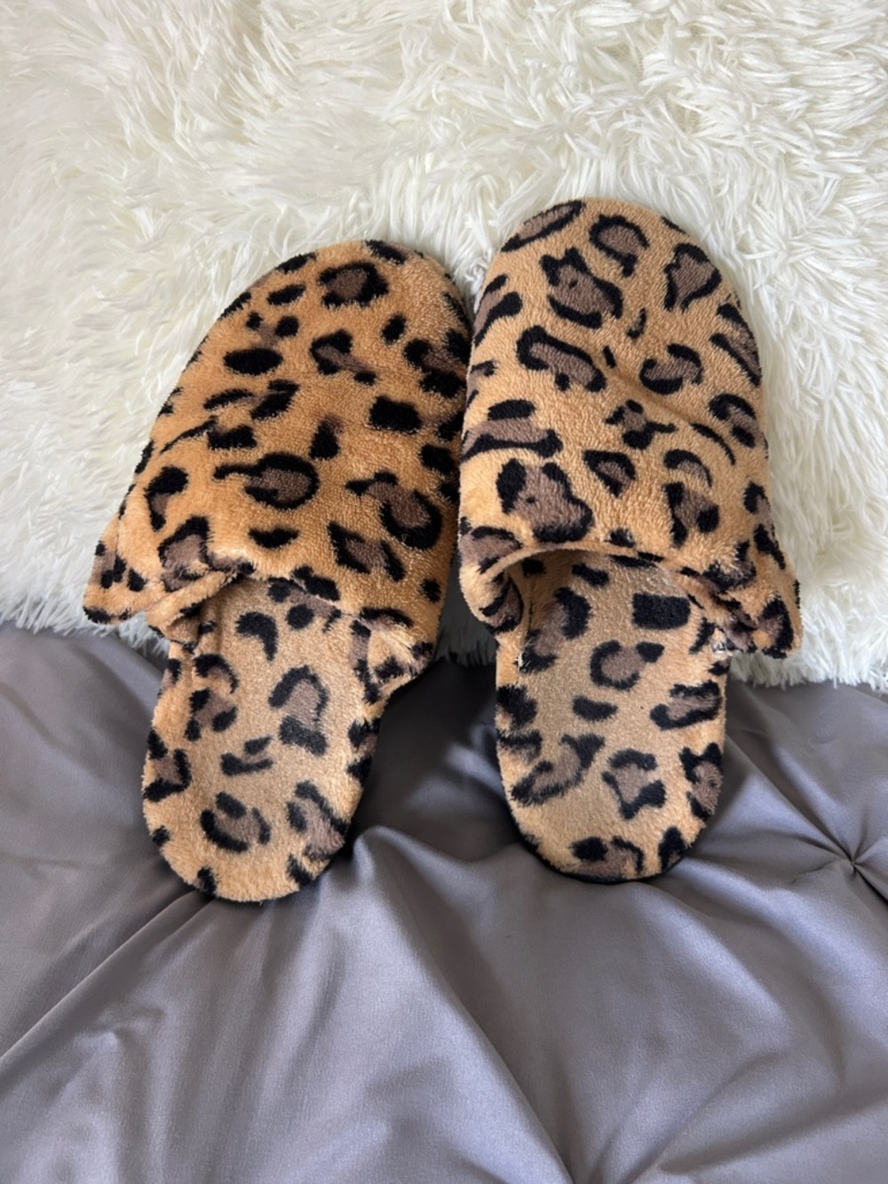 Leopard Print Fuzzy Slip-On Slippers - Tan & Black. Size 8